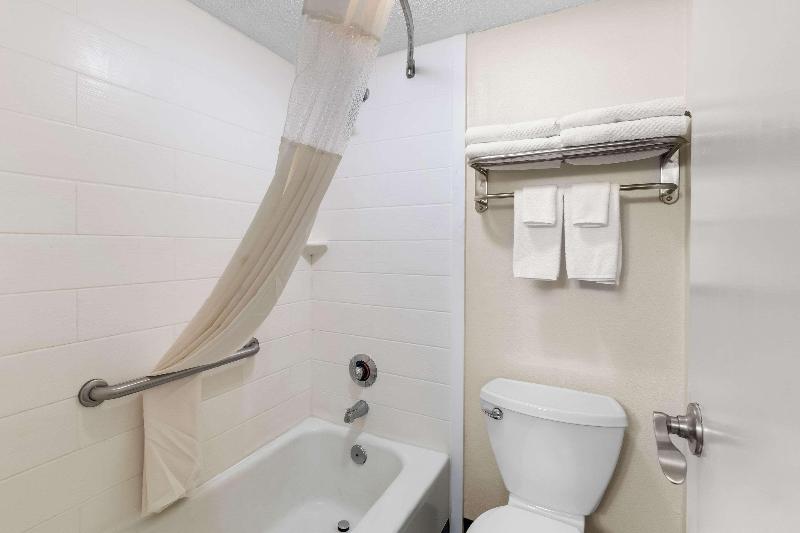 Quality Inn Tullahoma image
