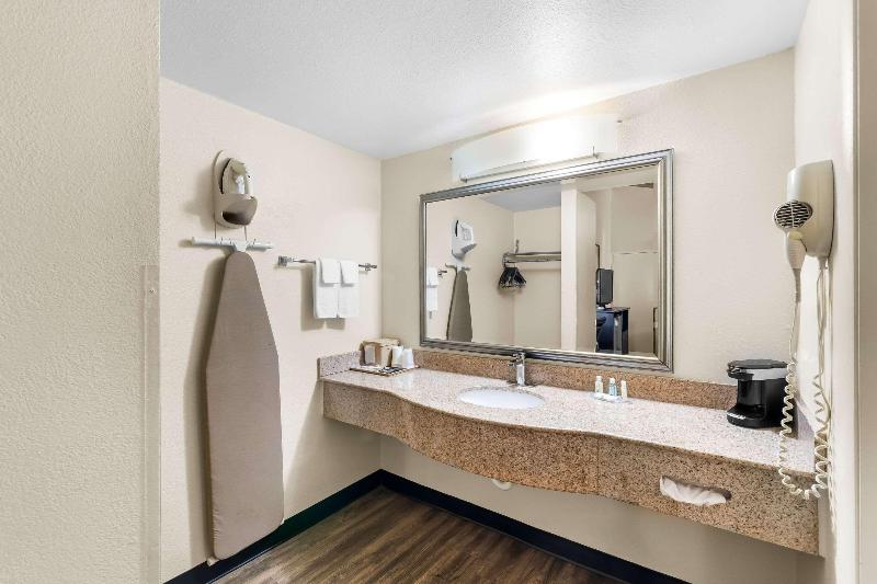 Quality Inn Tullahoma image