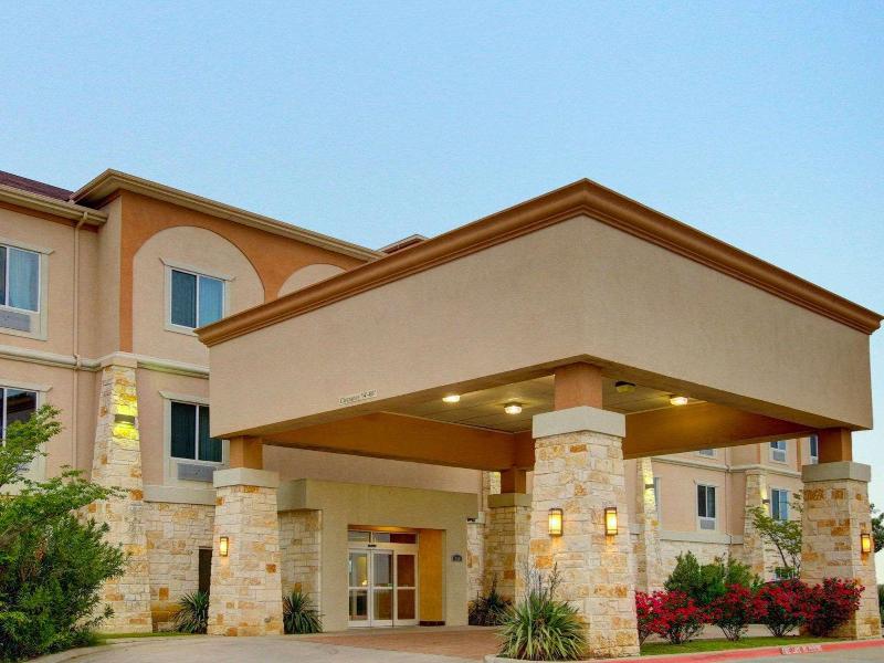 Comfort Inn & Suites Alvarado image