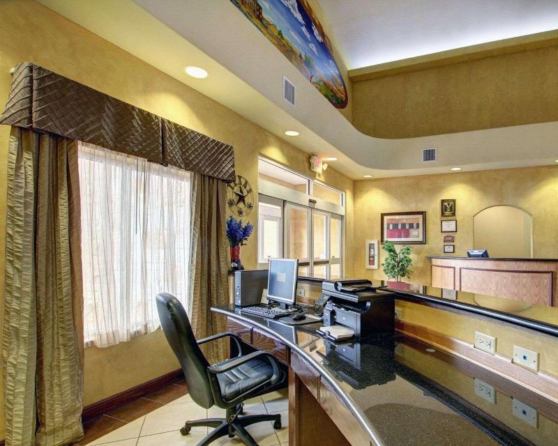 Comfort Inn & Suites Alvarado image