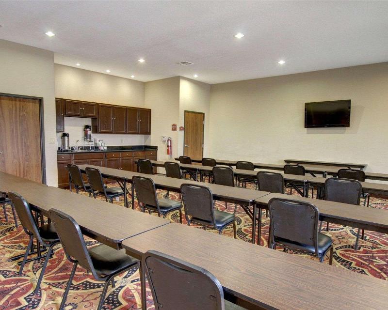 Comfort Inn & Suites Alvarado image