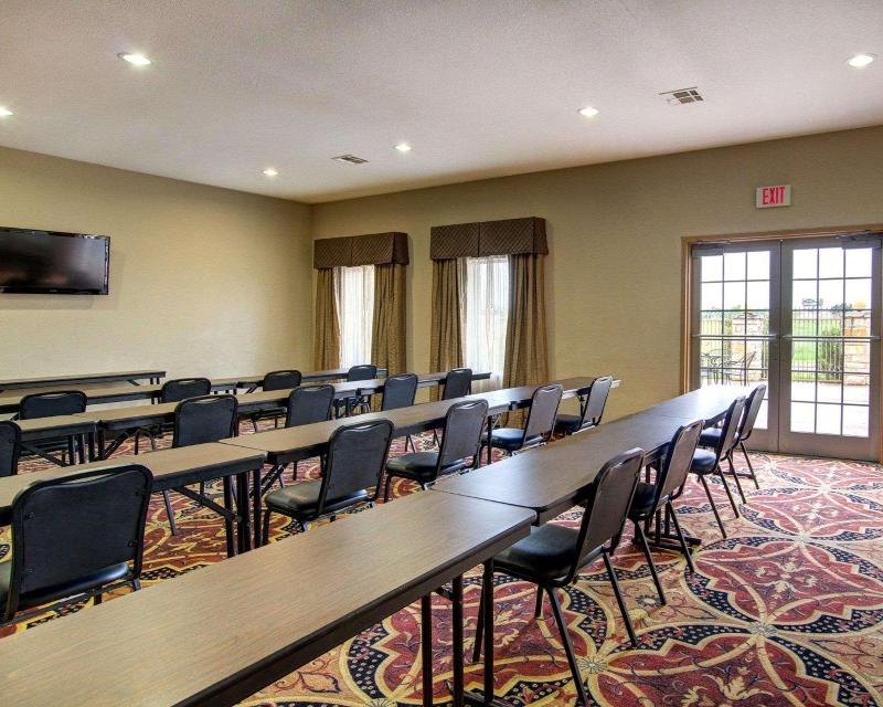Comfort Inn & Suites Alvarado image