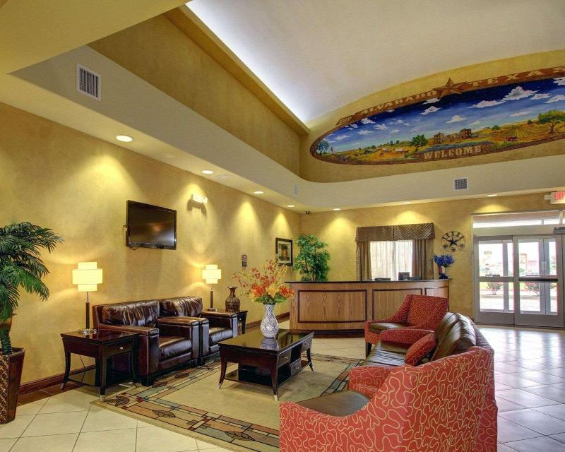Comfort Inn & Suites Alvarado image