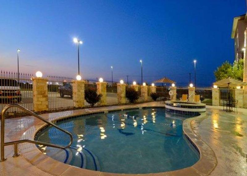 Comfort Inn & Suites Alvarado image