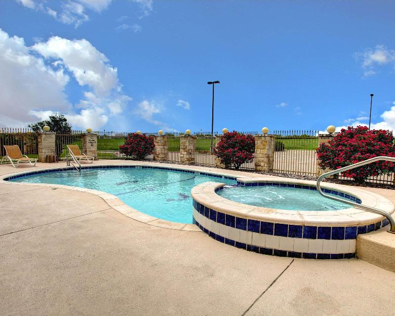 Comfort Inn & Suites Alvarado image