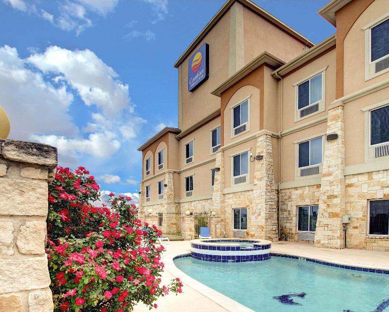 Comfort Inn & Suites Alvarado image