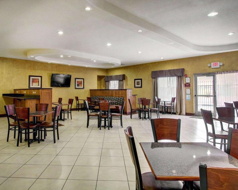 Comfort Inn & Suites Alvarado image