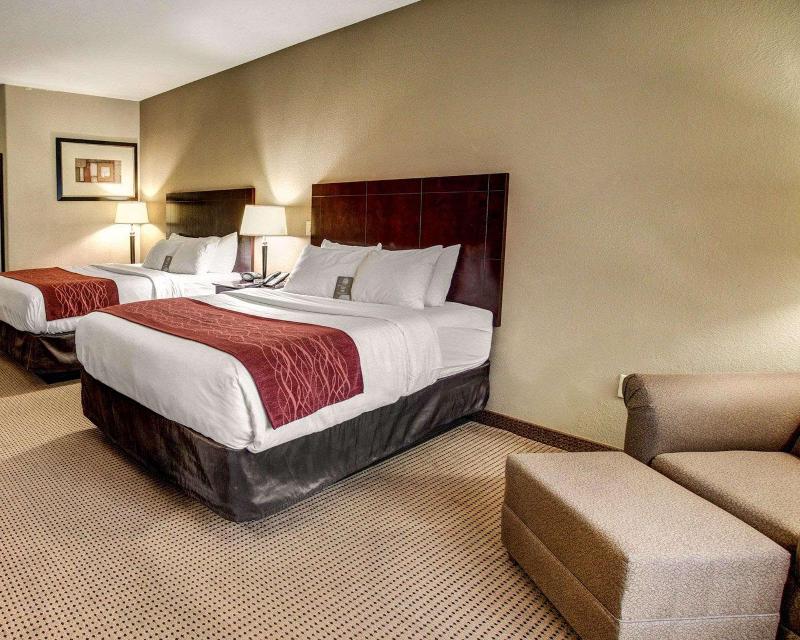 Comfort Inn & Suites Alvarado image
