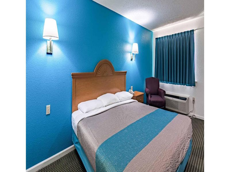 Motel 6 Azle, Tx image