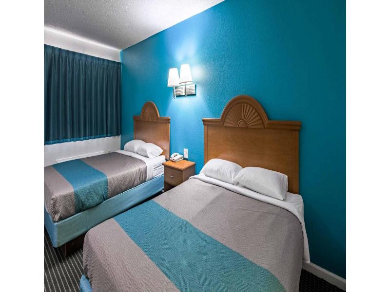 Motel 6 Azle, Tx image