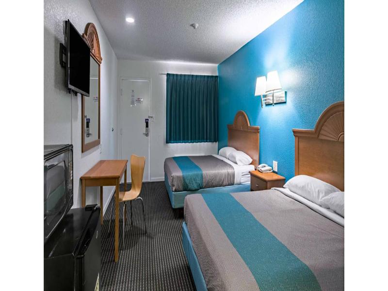 Motel 6 Azle, Tx image