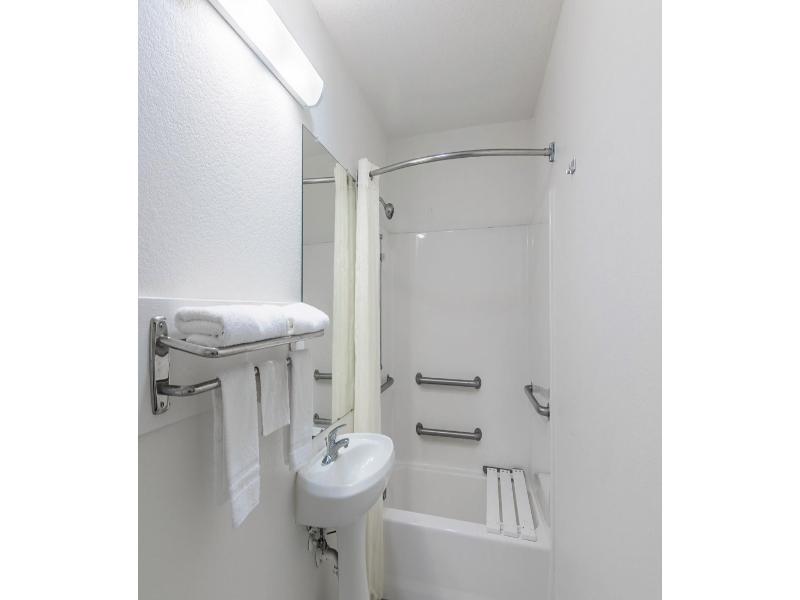 Motel 6 Azle, Tx image