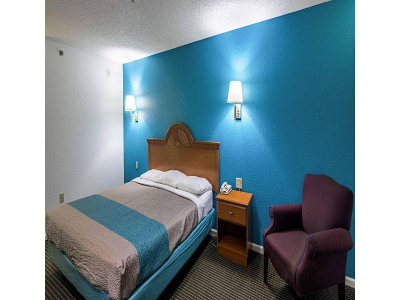 Motel 6 Azle, Tx image