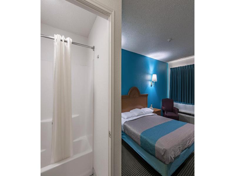 Motel 6 Azle, Tx image