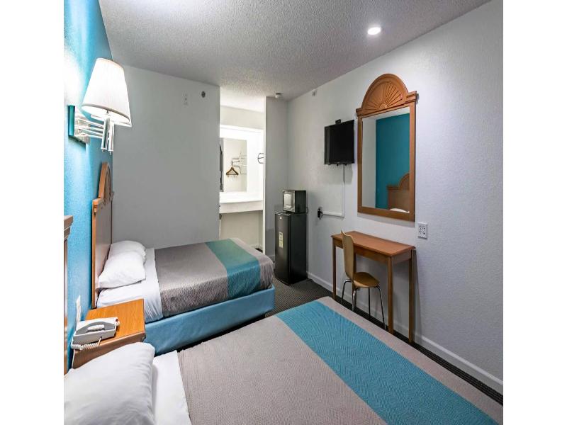 Motel 6 Azle, Tx image