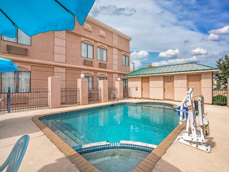 Comfort Inn Conroe image