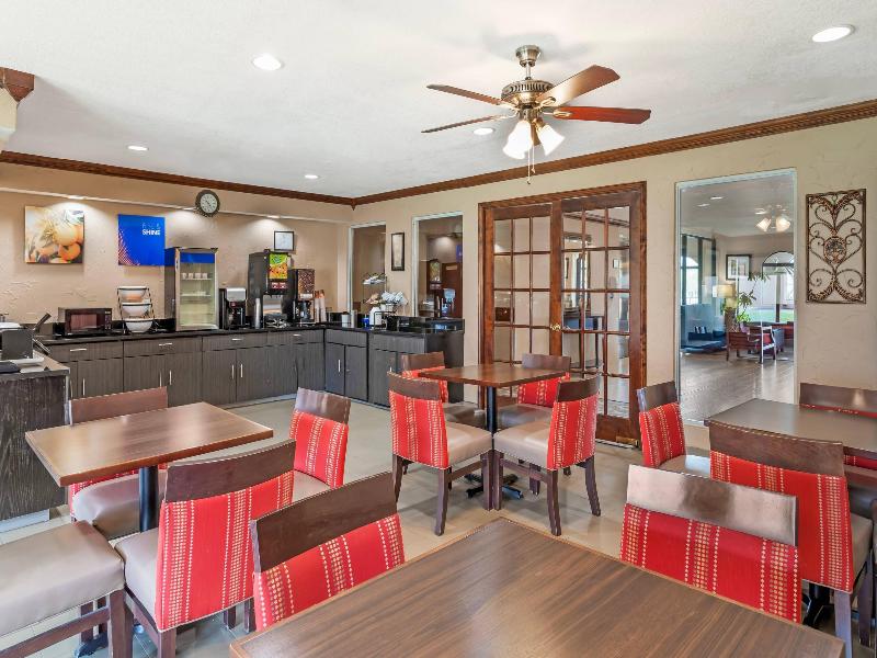 Comfort Inn Conroe image