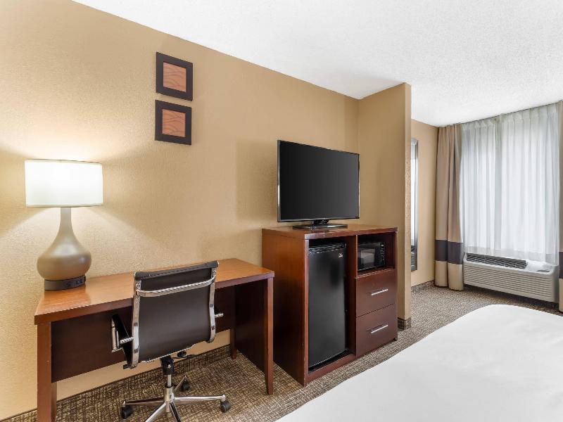 Comfort Inn Conroe image