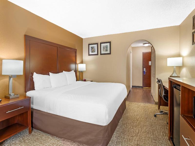 Comfort Inn Conroe image