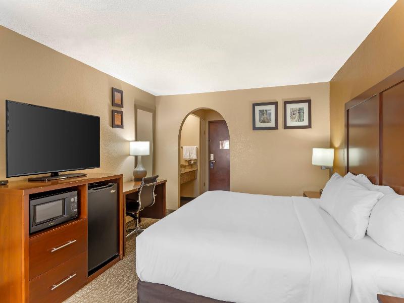 Comfort Inn Conroe image