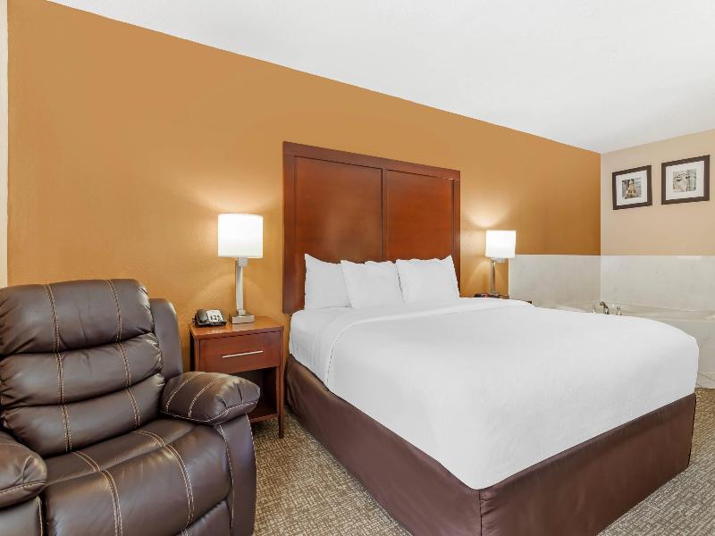 Comfort Inn Conroe image