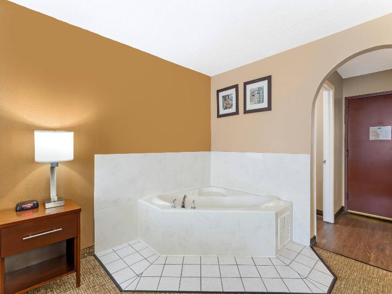 Comfort Inn Conroe image