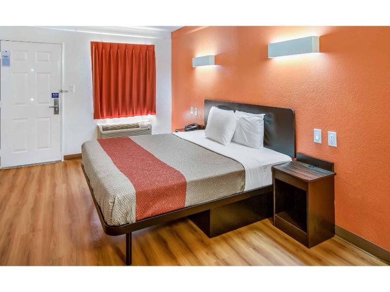 Motel 6 Euless, TX - DFW West image
