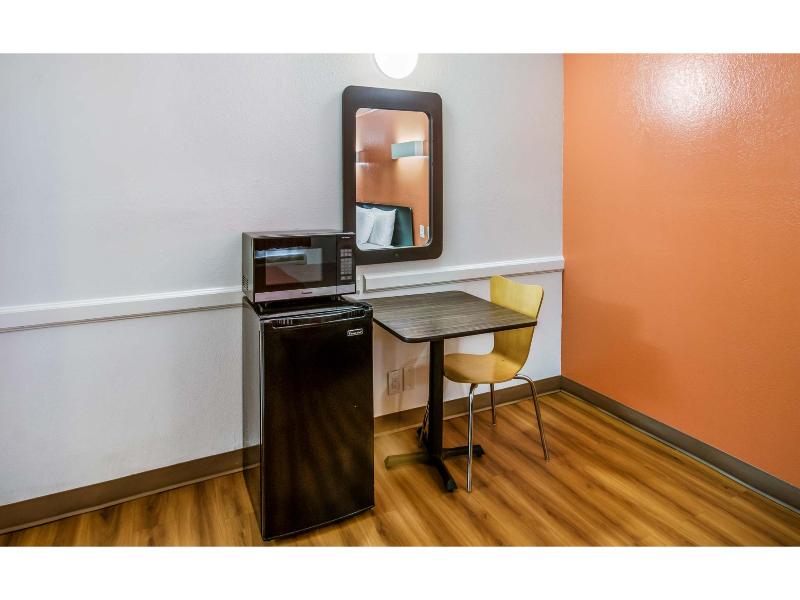 Motel 6 Euless, TX - DFW West image