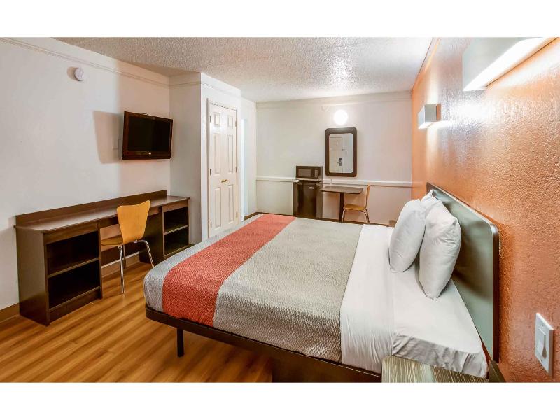 Motel 6 Euless, TX - DFW West image