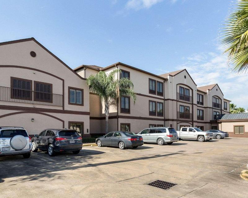 Comfort Suites Lake Jackson Clute image