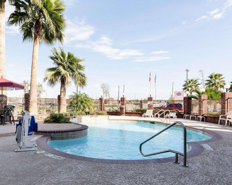 Comfort Suites Lake Jackson Clute image