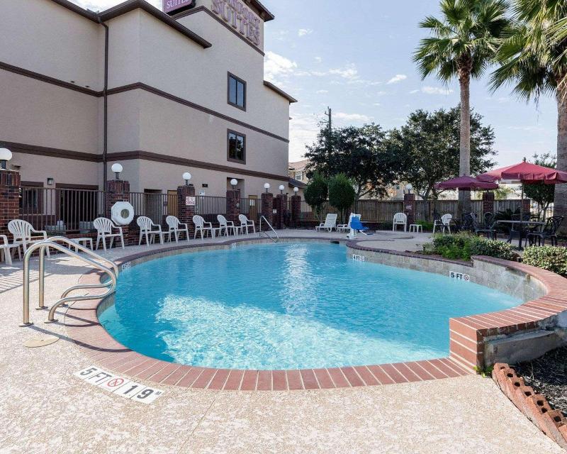 Comfort Suites Lake Jackson Clute image