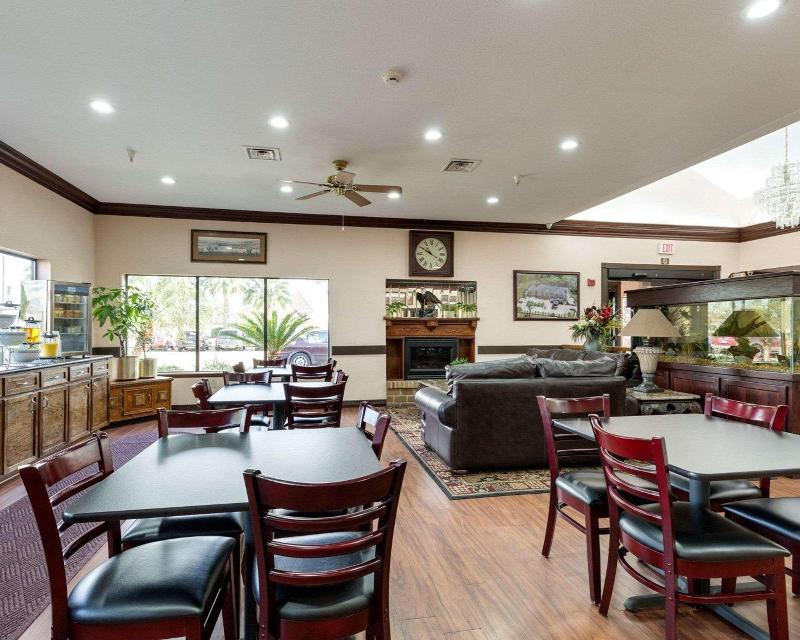 Comfort Suites Lake Jackson Clute image