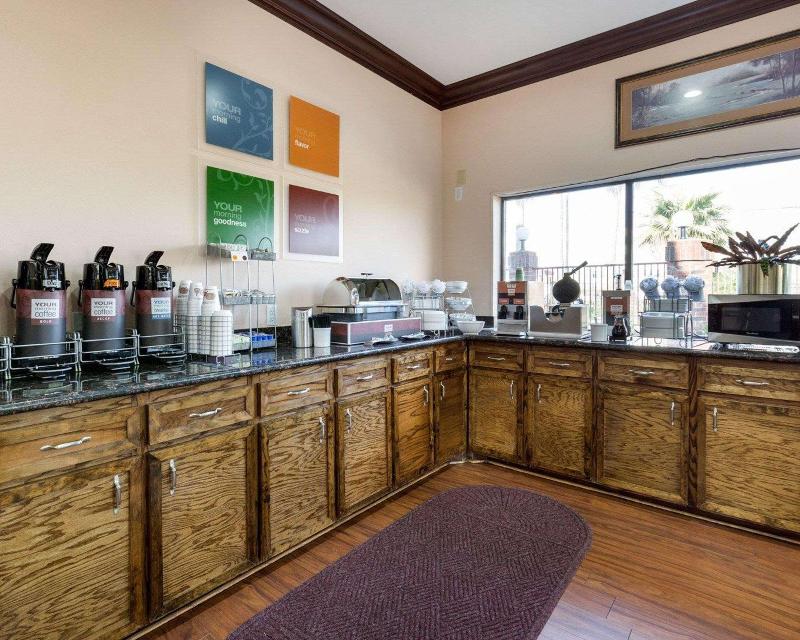 Comfort Suites Lake Jackson Clute image