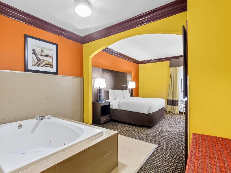 Comfort Suites Lake Jackson Clute image