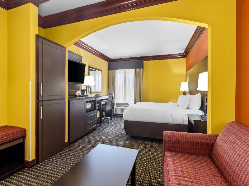 Comfort Suites Lake Jackson Clute image