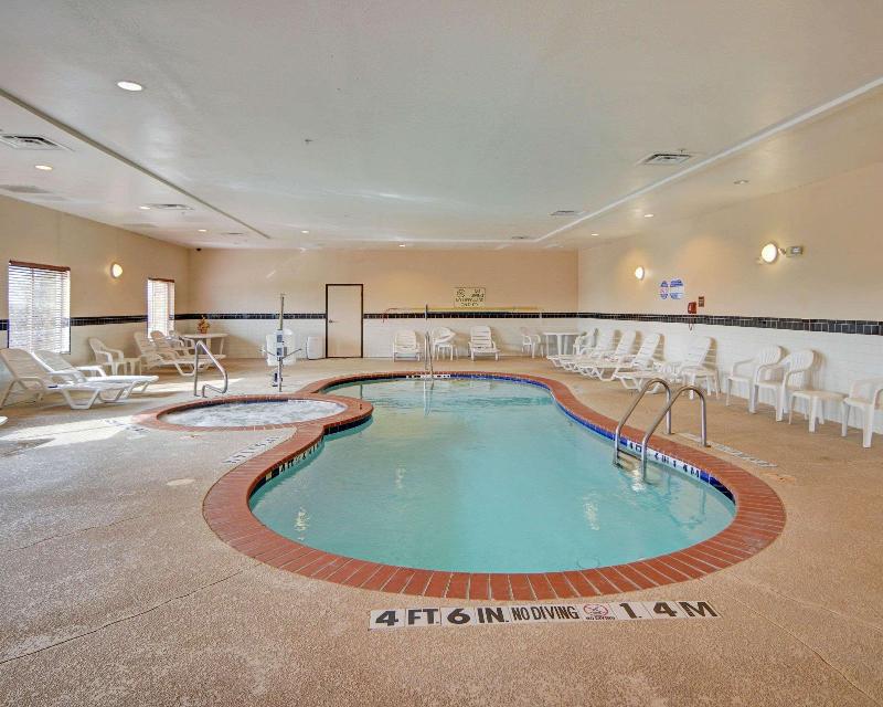Quality Suites Near Cedar Creek Lake image