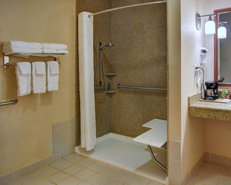 Quality Suites Near Cedar Creek Lake image