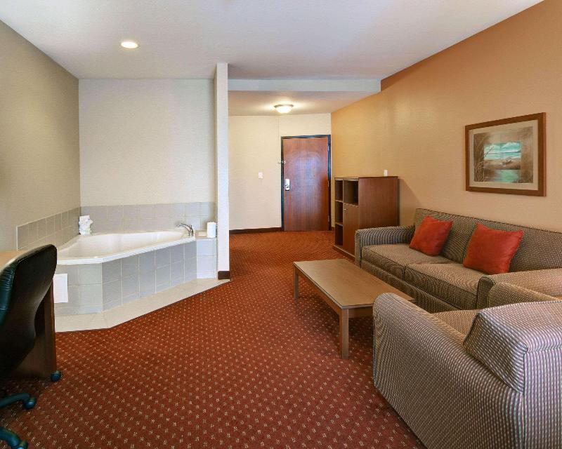 Quality Suites Near Cedar Creek Lake image