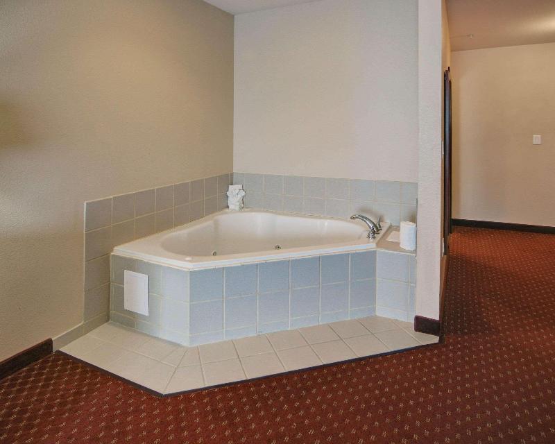 Quality Suites Near Cedar Creek Lake image