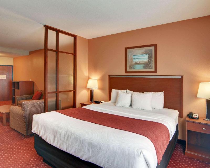 Quality Suites Near Cedar Creek Lake image
