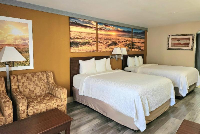 Days Inn By Wyndham Rosenberg image
