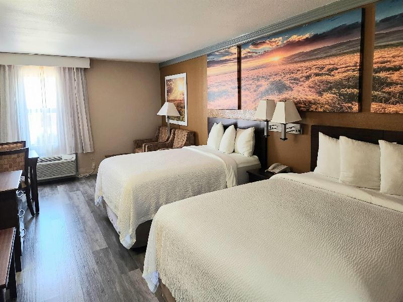 Days Inn By Wyndham Rosenberg image
