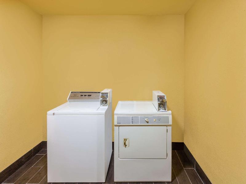 Days Inn by Wyndham Uvalde image