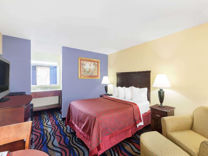 Days Inn by Wyndham Uvalde image