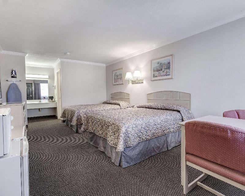 Econo Lodge Van Horn image