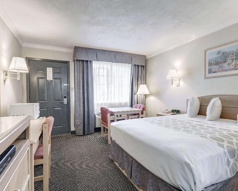 Econo Lodge Van Horn image