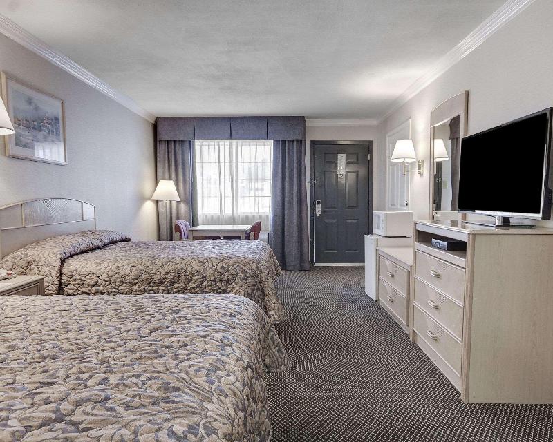Econo Lodge Van Horn image