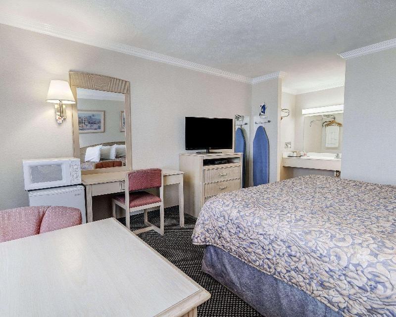 Econo Lodge Van Horn image