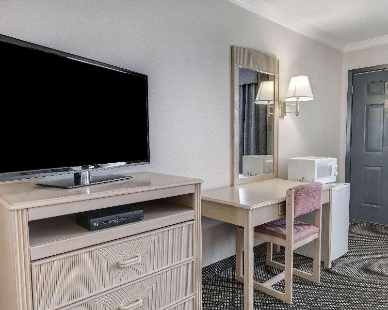 Econo Lodge Van Horn image